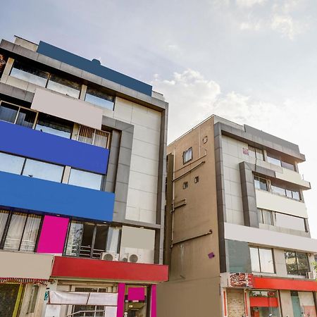 Capital O Maple View Hotel Naroda Exterior photo