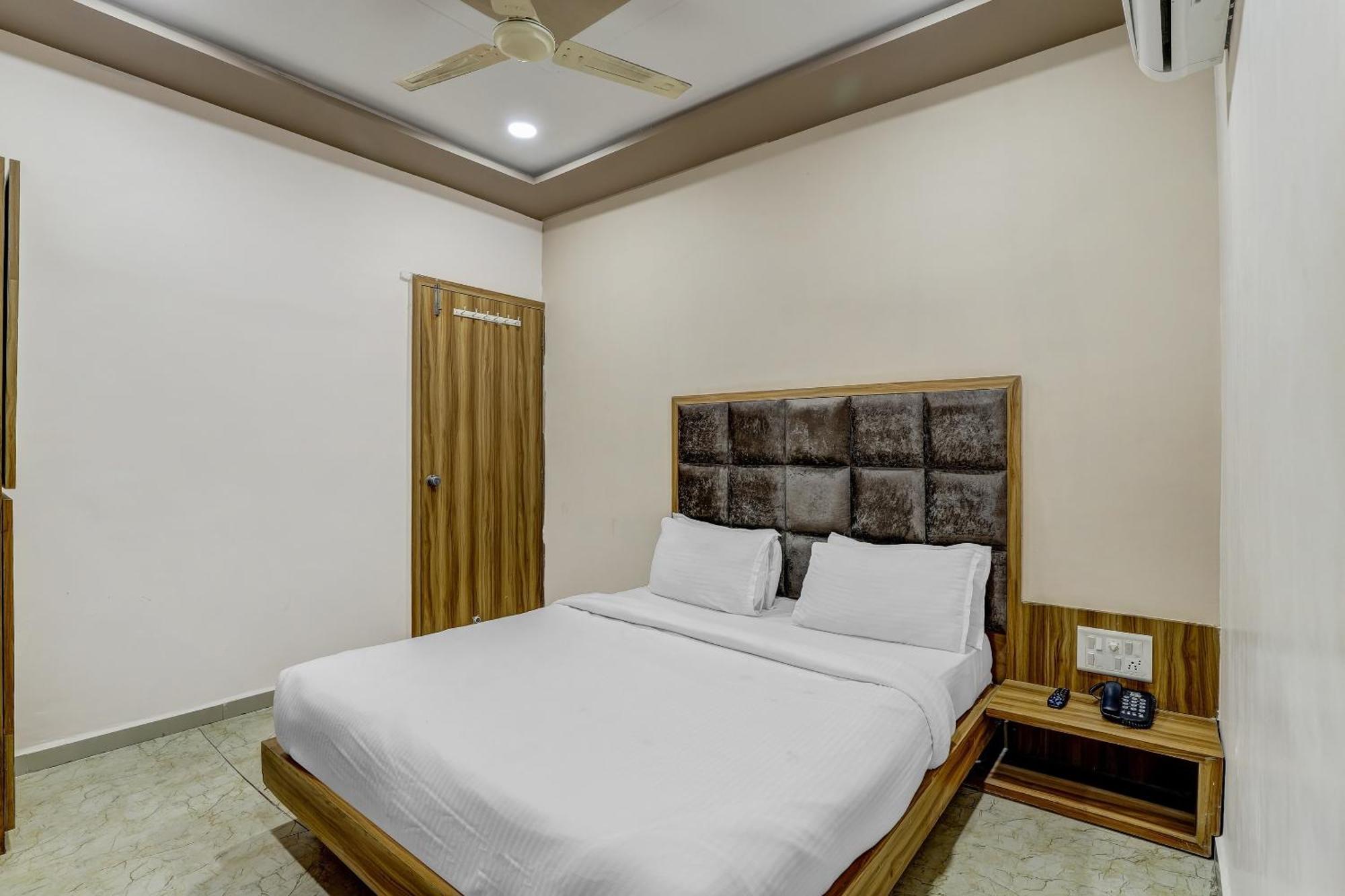 Capital O Maple View Hotel Naroda Exterior photo