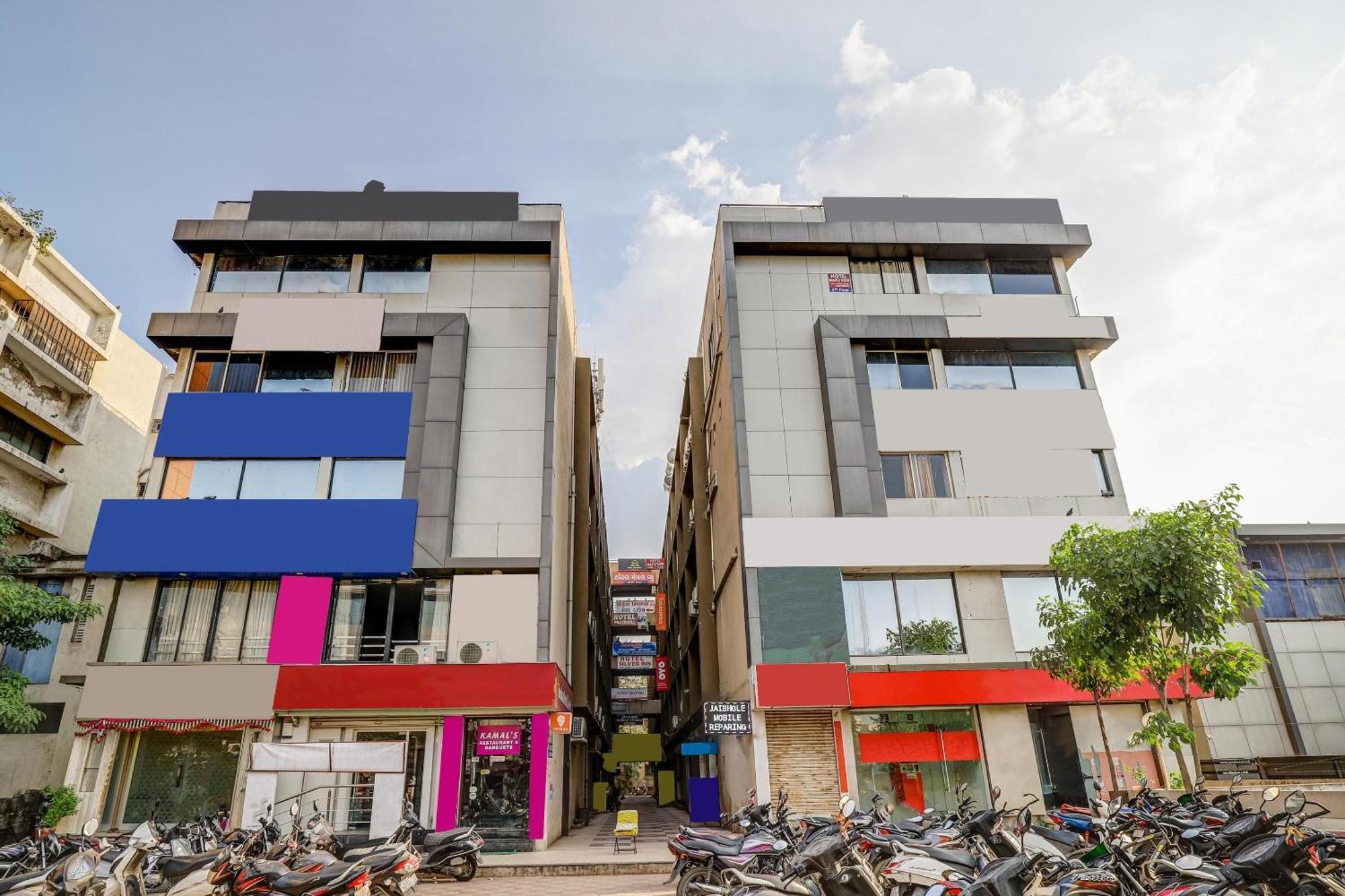 Capital O Maple View Hotel Naroda Exterior photo