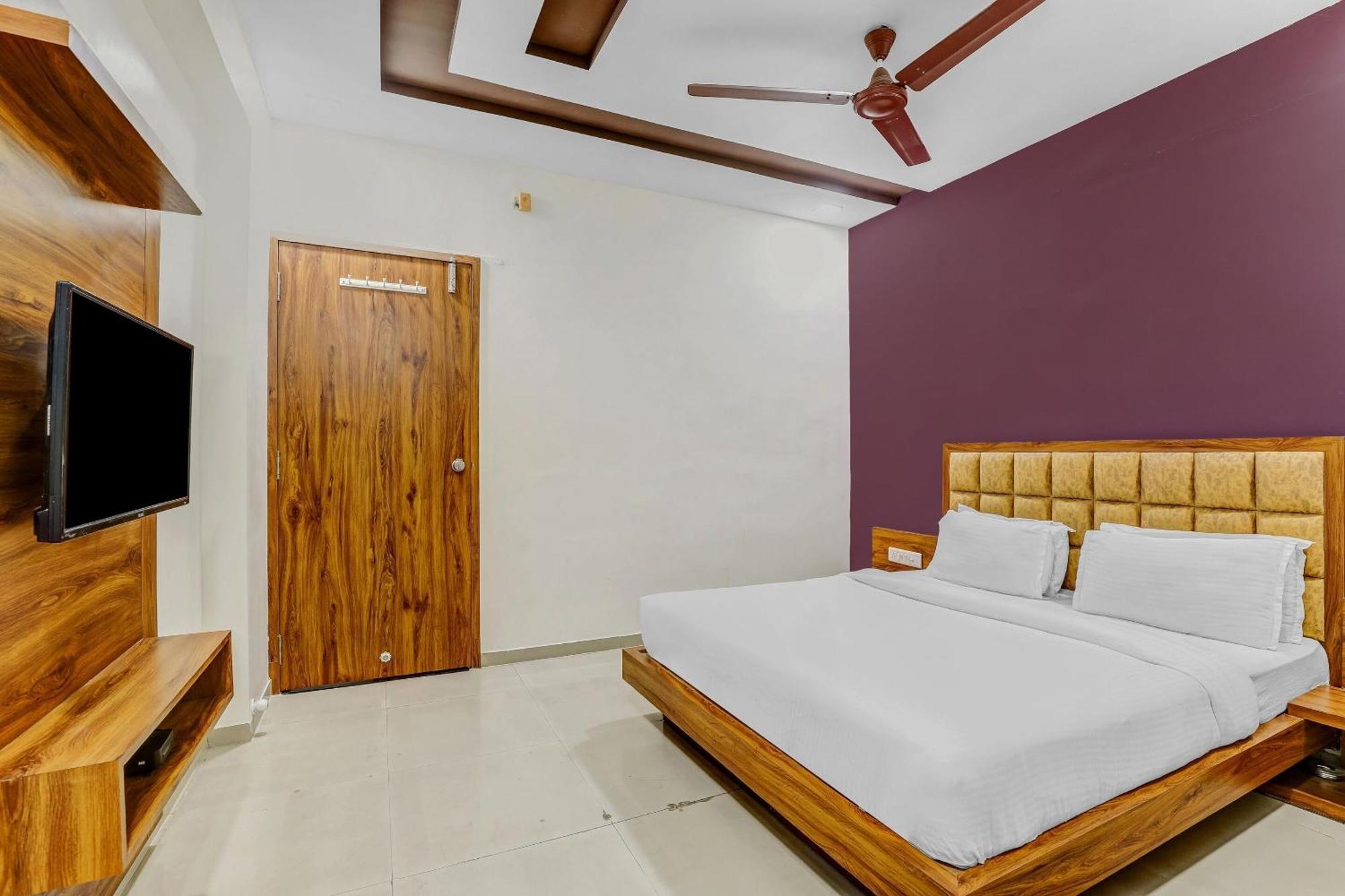Capital O Maple View Hotel Naroda Exterior photo