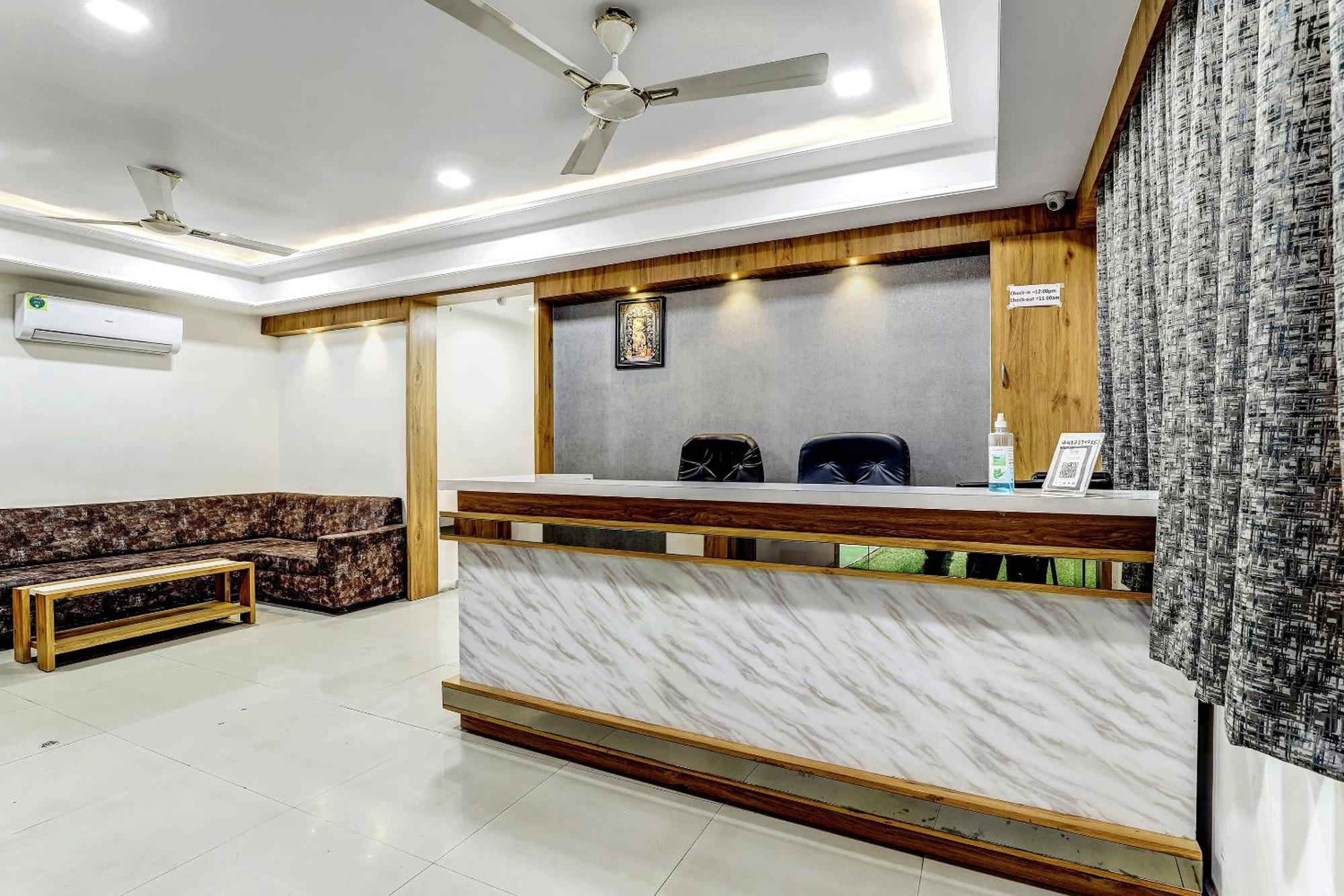 Capital O Maple View Hotel Naroda Exterior photo