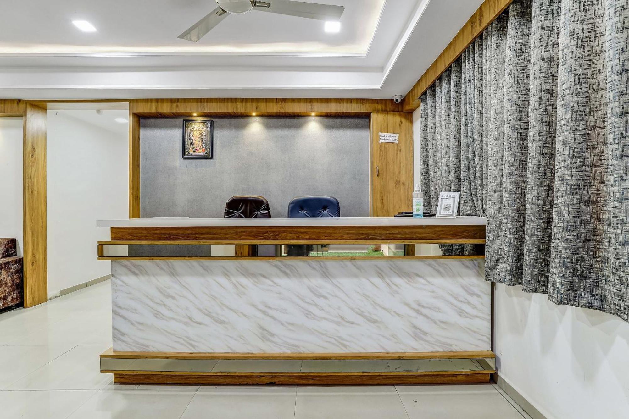 Capital O Maple View Hotel Naroda Exterior photo