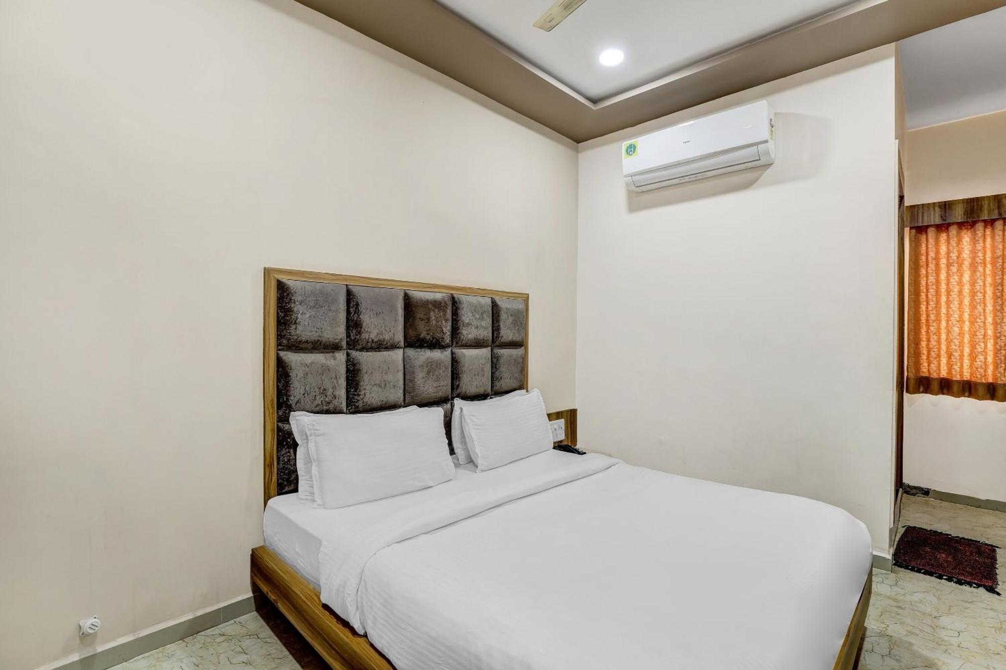 Capital O Maple View Hotel Naroda Exterior photo