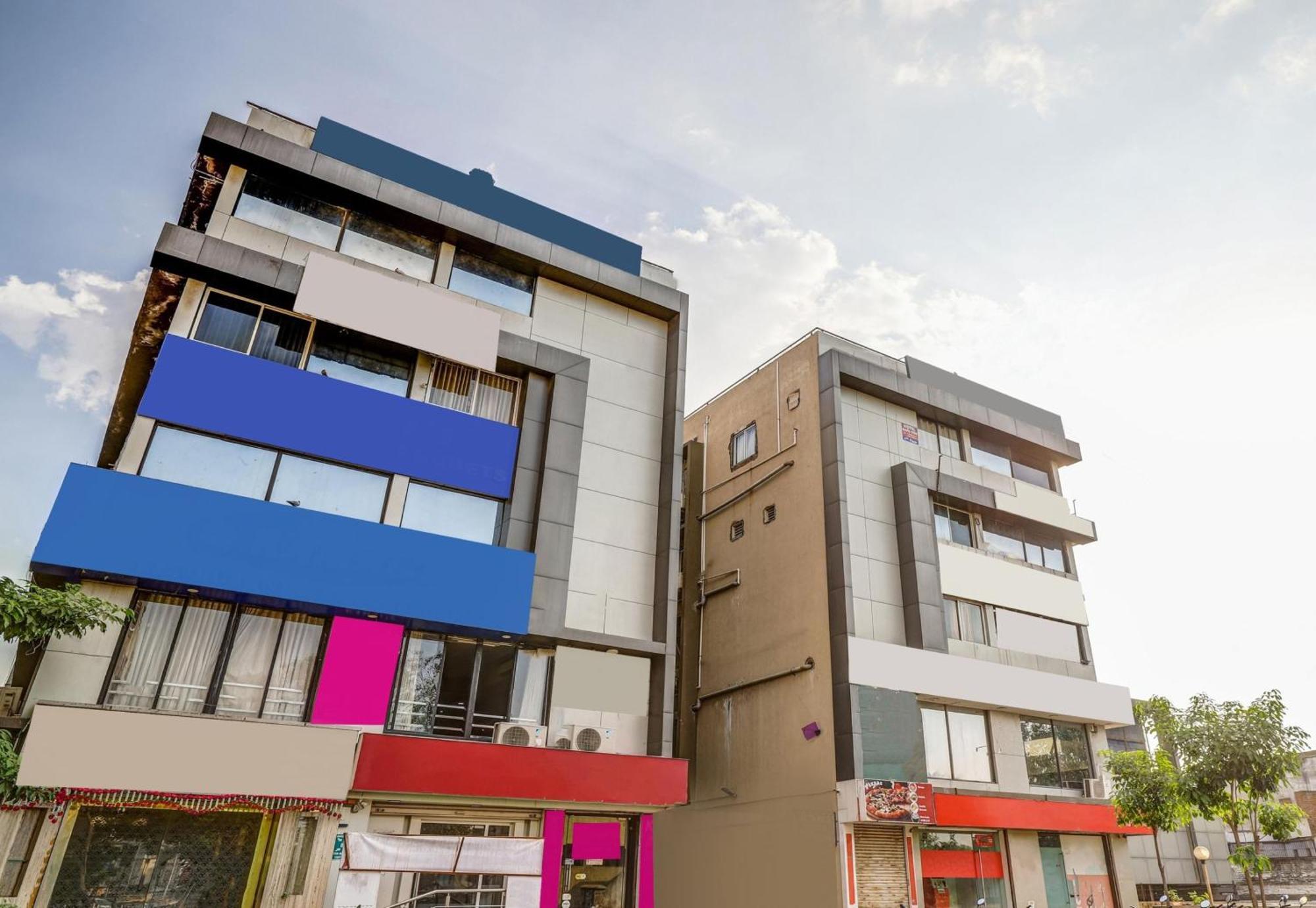 Capital O Maple View Hotel Naroda Exterior photo