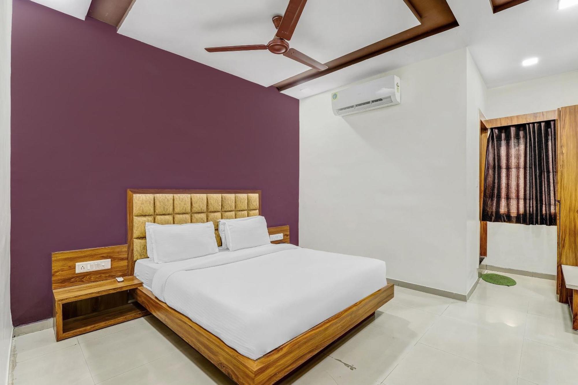 Capital O Maple View Hotel Naroda Exterior photo